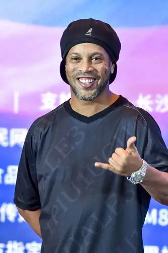 间举行